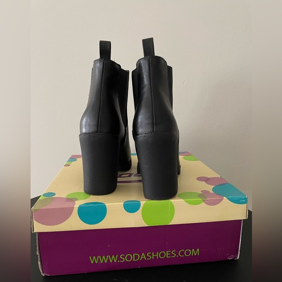 Soda black ankle booties size 7 - Picture 2 of 3